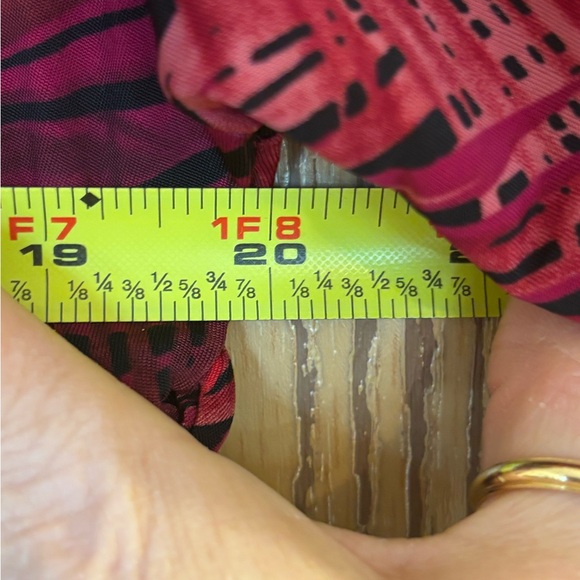 Beautifully red DRESS BARN peacock feather top - Picture 9 of 12